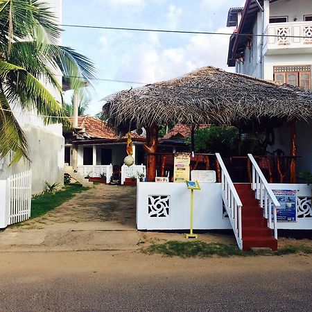 Sea Side Guest House Тангалла Экстерьер фото