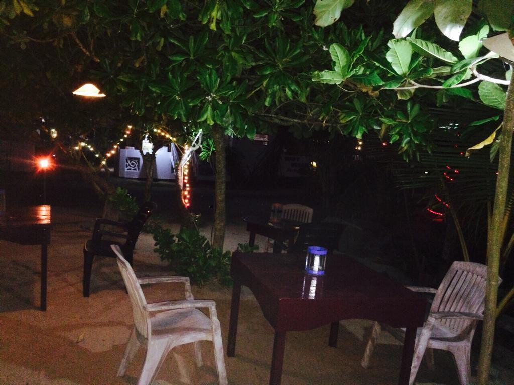 Sea Side Guest House Тангалла Экстерьер фото