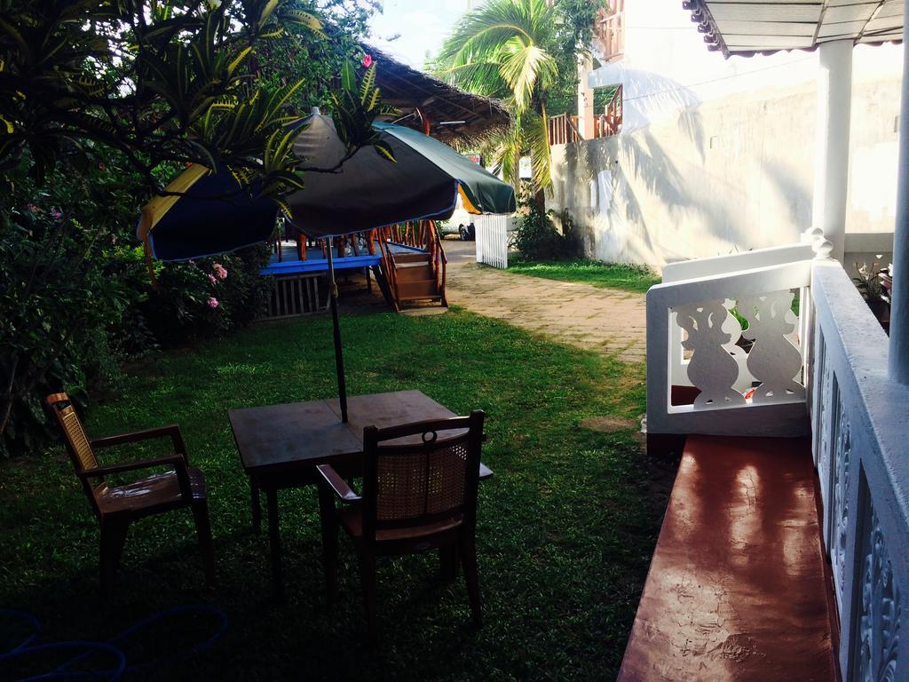 Sea Side Guest House Тангалла Экстерьер фото